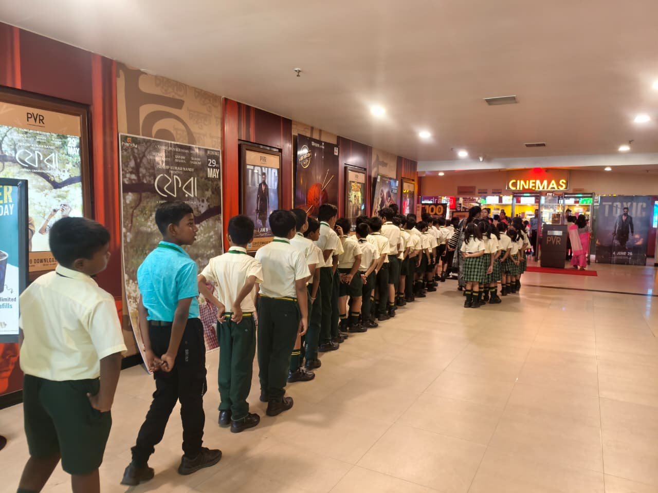 Movie Day Out (Saptadingar Guptodhon)